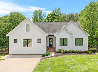 184 Quiet Cove Rd, Mooresville, NC 28117