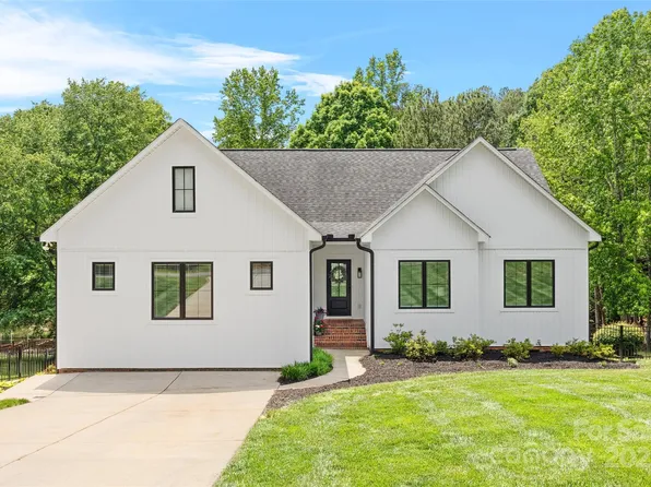 184 Quiet Cove Rd, Mooresville, NC 28117