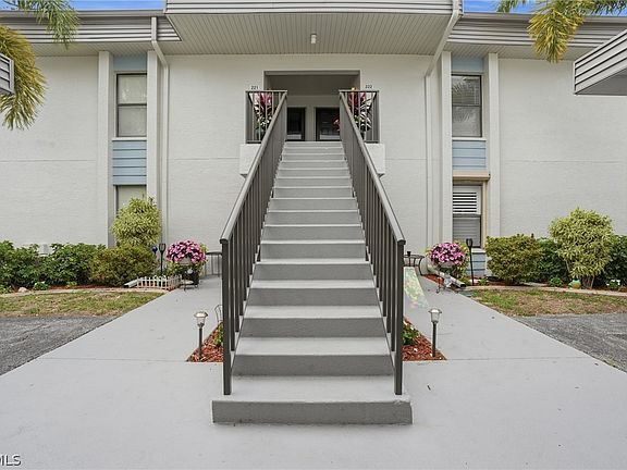 2nd image of 5785 Trailwinds Dr APT 222