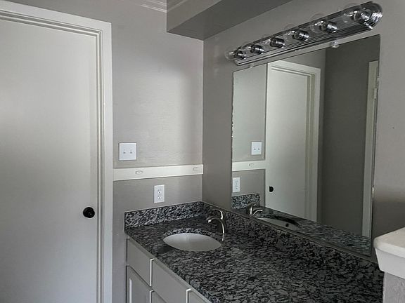 5th image of 102 Cherie Ln