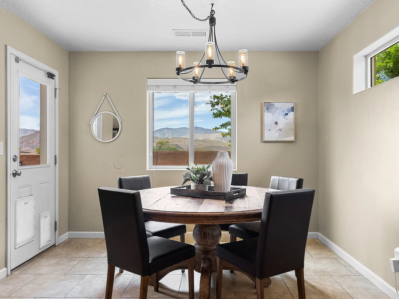 4 bed, 2456 sqft, $3,000 — Photo 3