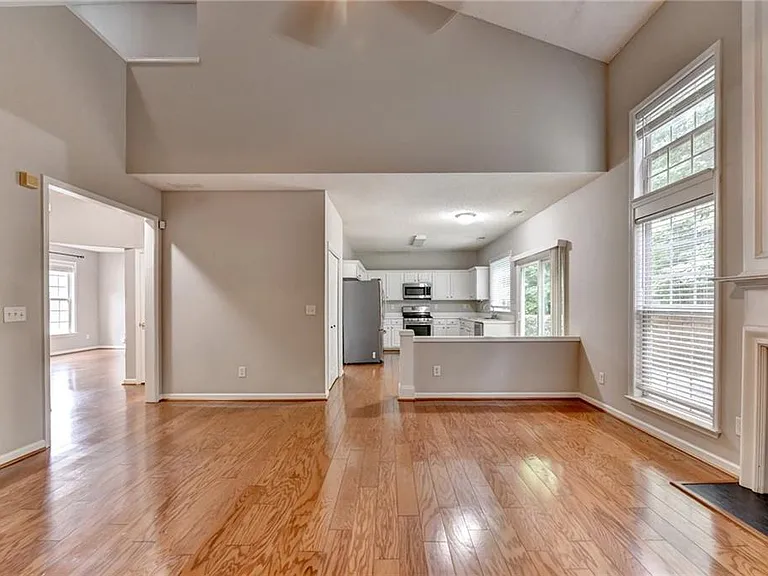 565 Alstonefield Dr — Photo 20