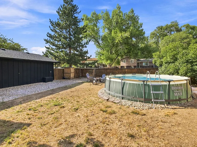 702 Squire St — Photo 31