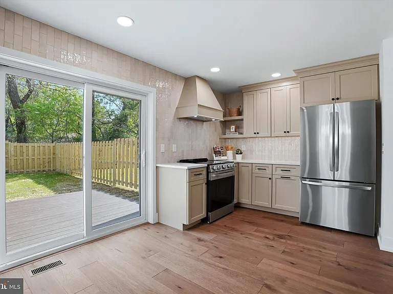 425 Grove Pl — Photo 12
