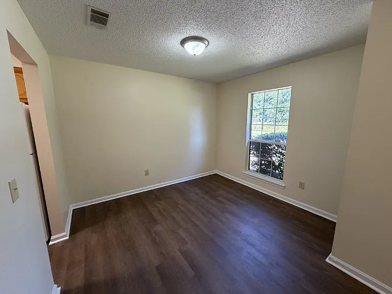 150 NE Jamey Ln — Photo 4