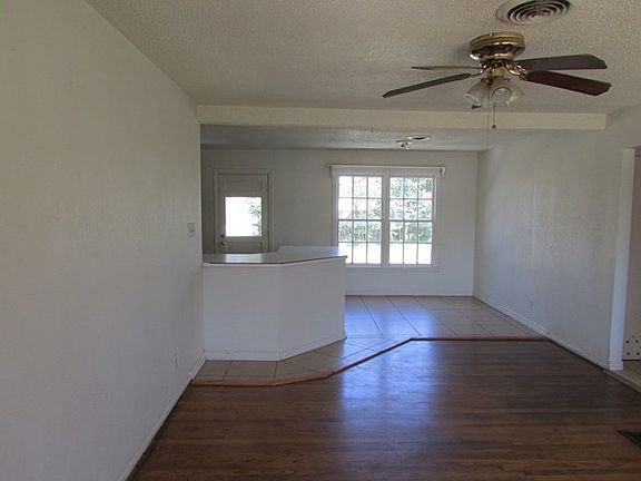 2nd image of 916 Green Dr