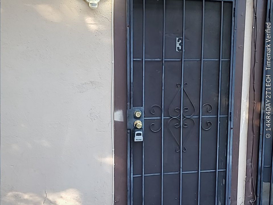 1st image of 1026 N Sacramento Ave #3