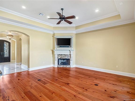 3rd image of 5915 Camellia Pl