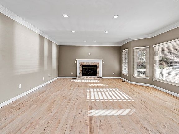 3rd image of 104 Winchester Ct