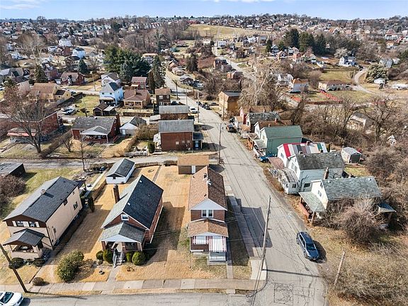 4th image of 800 State St