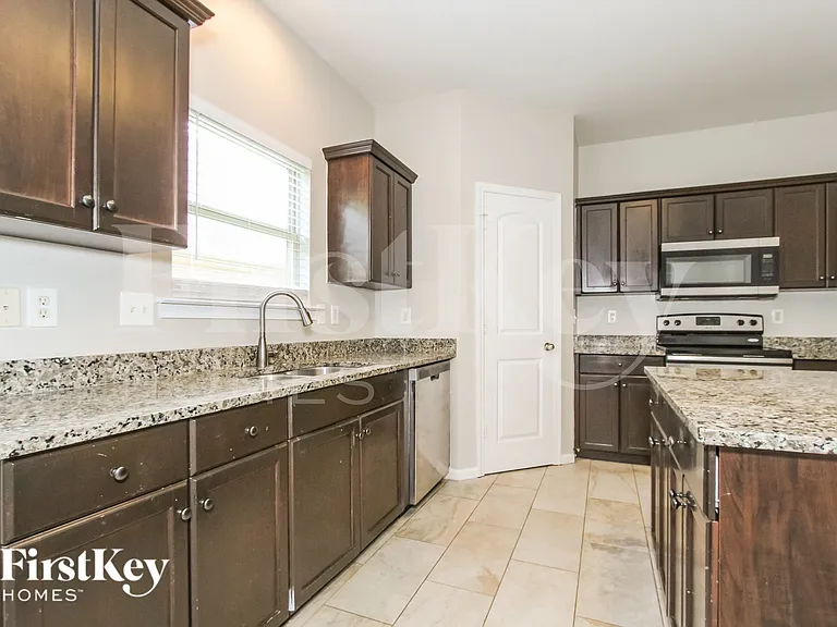 1260 Sierra Ct — Photo 7