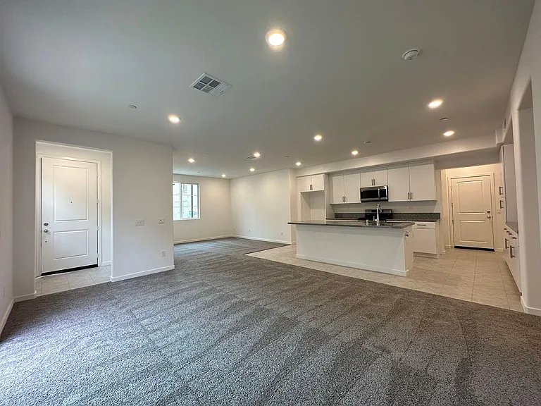 2326 Village Ct — Photo 2