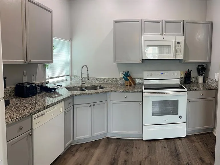 8121 Fan Palm Way — Photo 12
