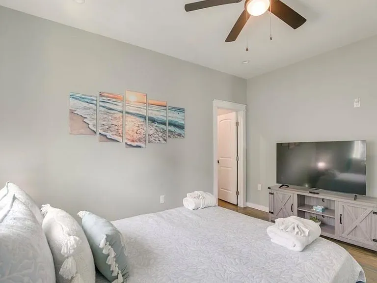 1049 Sunset Cir W — Photo 14