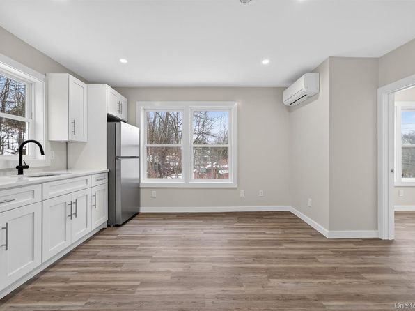 303 Main St #2R