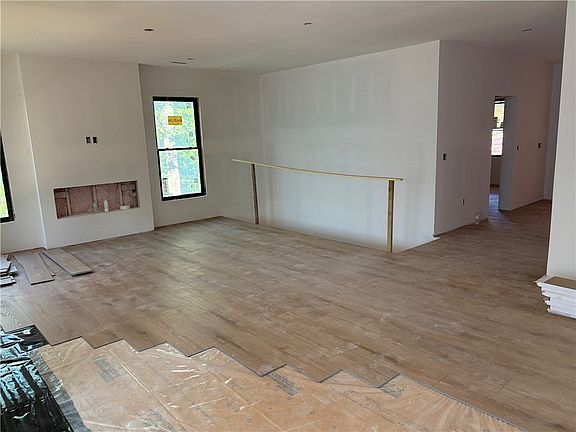 4th image of 34 Chatburn Ln