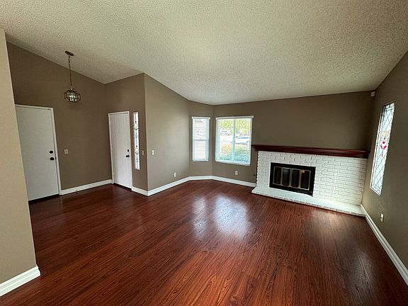 3rd image of 9846 Las Cruces St