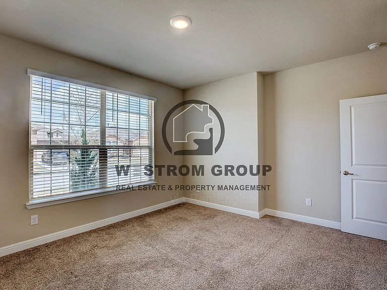820 Greenford Mnr — Photo 33