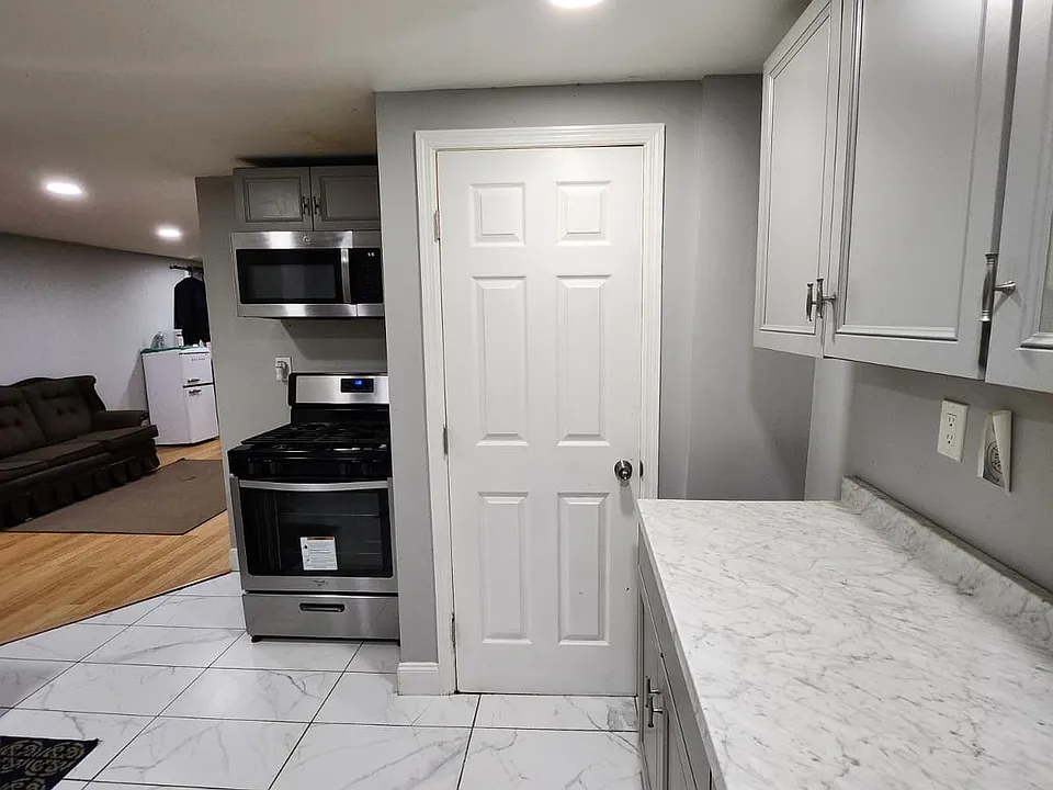 493 Washington Ave #2