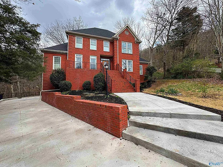 1319 Chesterfield Rd SE — Photo 4