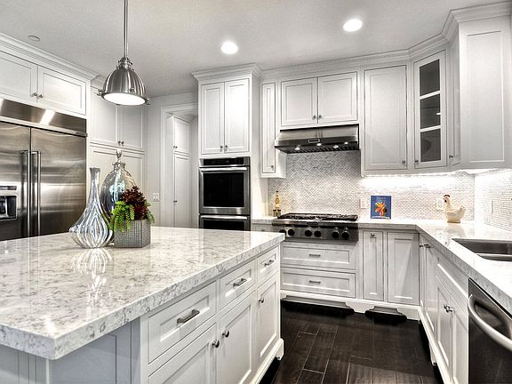 4th image of 4944 Revlon Dr