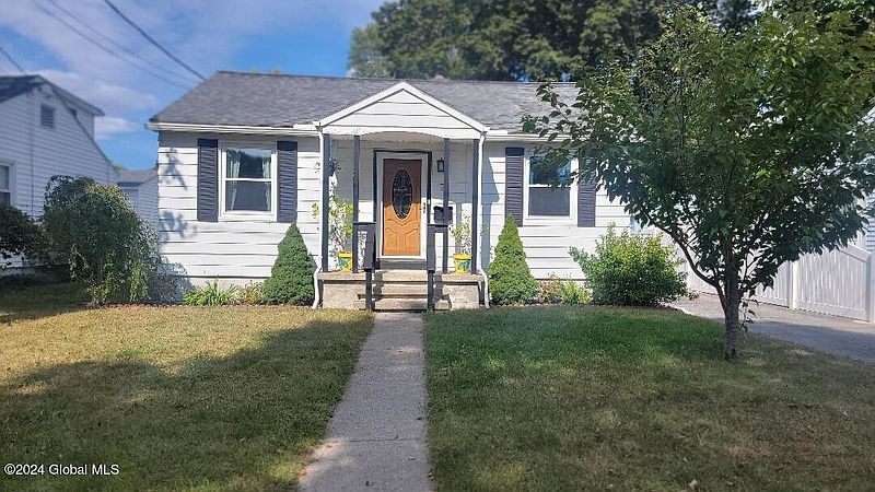 2nd image of 17 Mac Arthur Drive