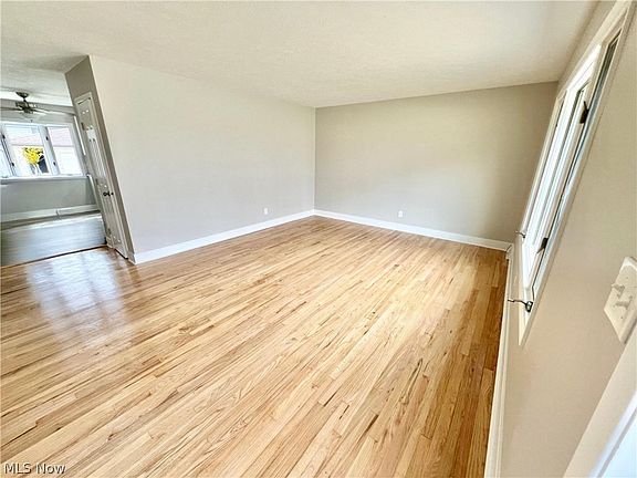 5th image of 2219 Vinewood Dr