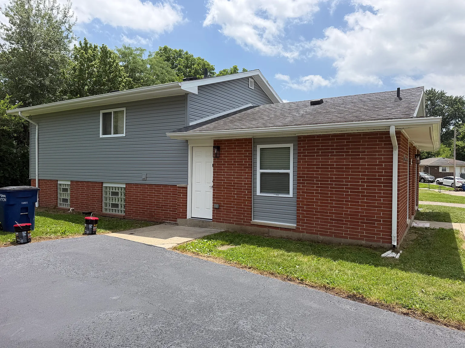 5 bed, 1704 sqft, $1,750 — Photo 2