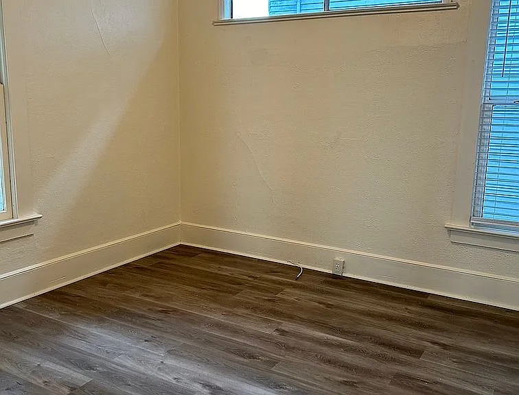484 Van Buren St #1 — Photo 7