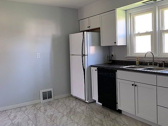 5th image of 509 E Holland St
