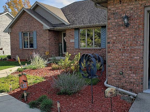 2nd image of 2381 Eastpointe Dr