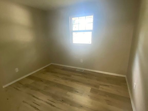 4th image of 9862 Ellis Dr