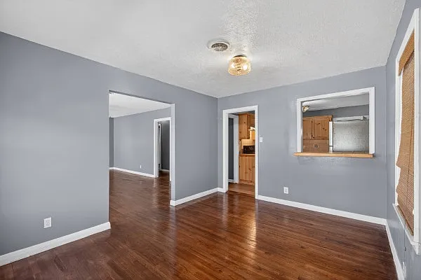 3223 Topeka St — Photo 8