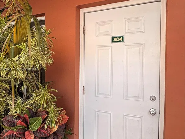 775 W 29th St #304, Hialeah, FL 33012