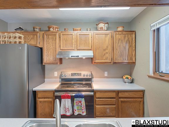 2nd image of 1028 Dogwood St