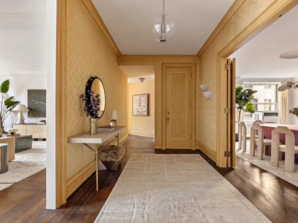 875 Park Avenue image 6 of 24