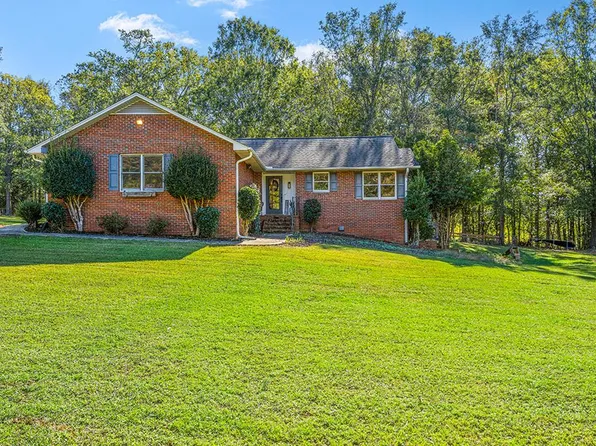 8 Quail Hollow Dr, Due West, SC 29639