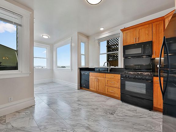 5th image of 716 Bay St #716A