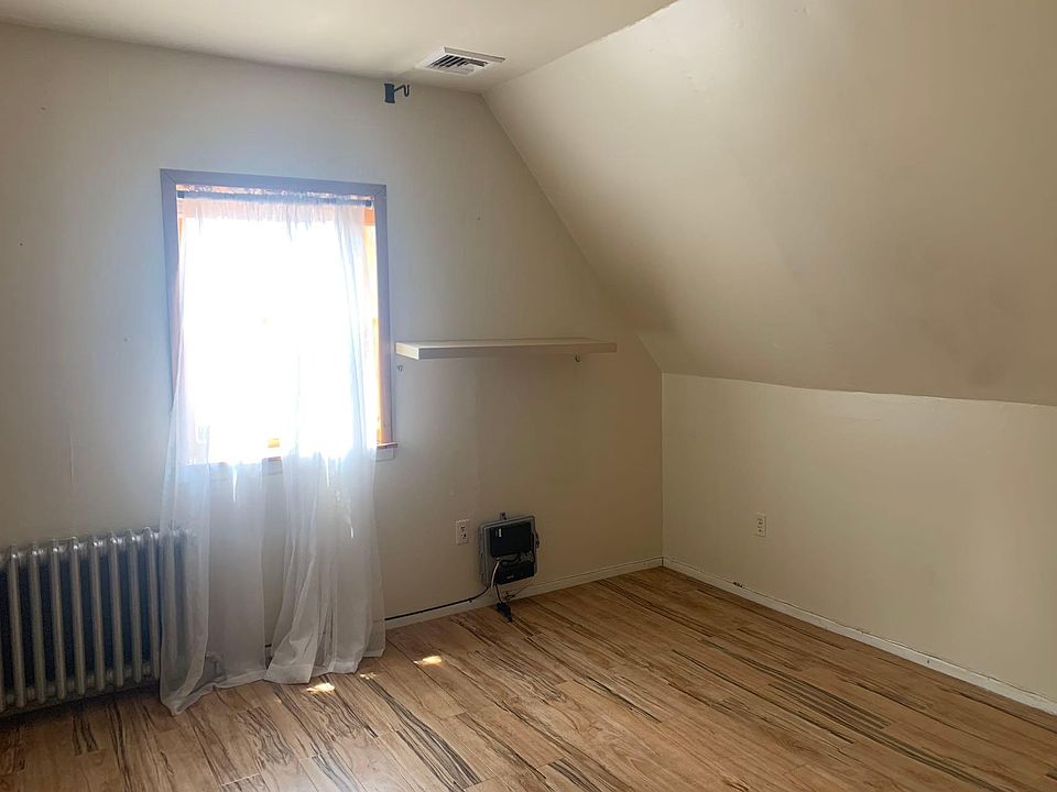 2nd image of 218 Princeton Ave #2F