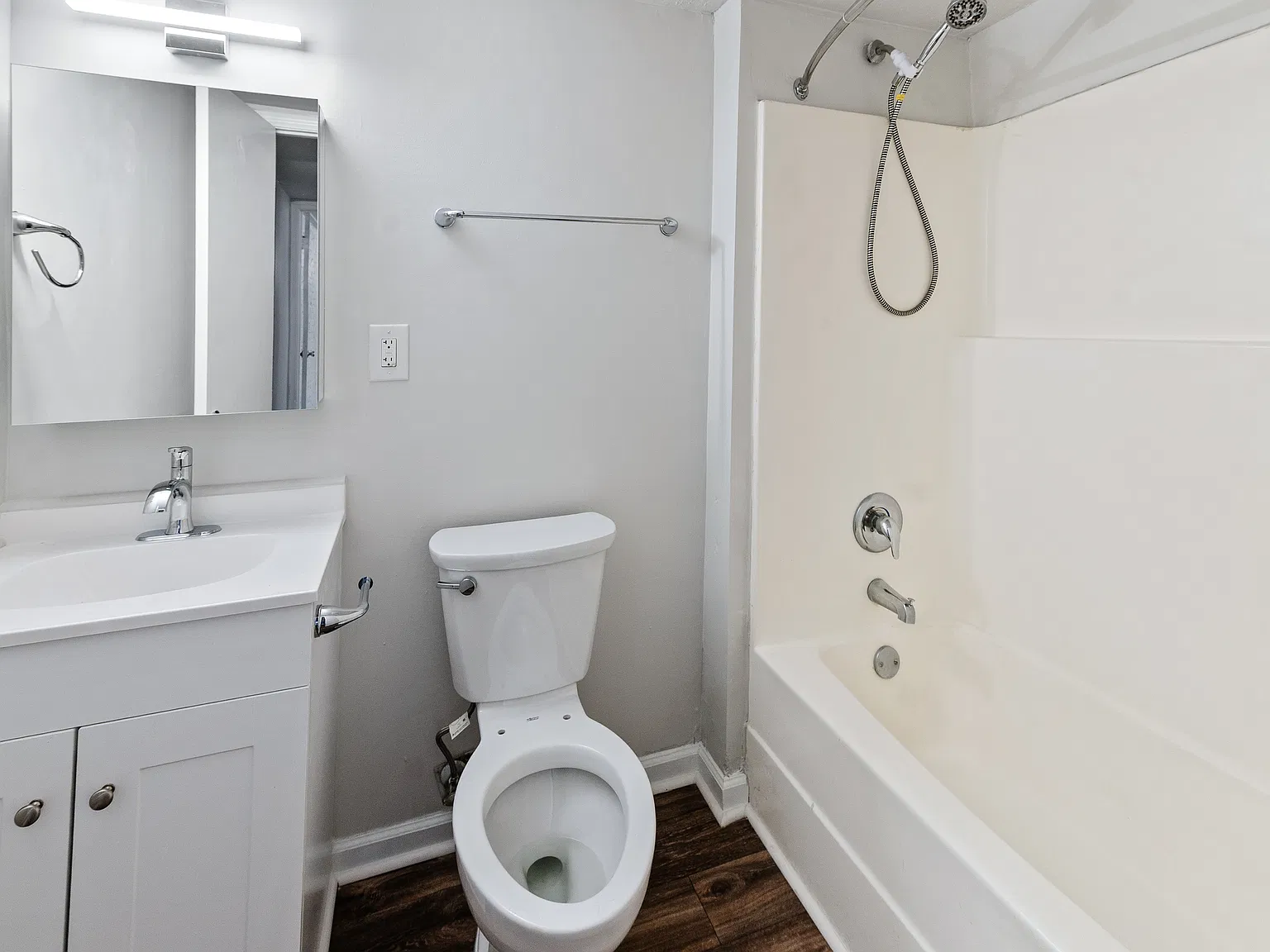 3 bed, 1250 sqft, $1,049 — Photo 2