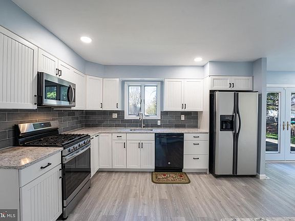 4th image of 491 Penrose Ln