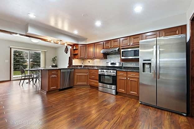1st image of 616 Glenwood Ln