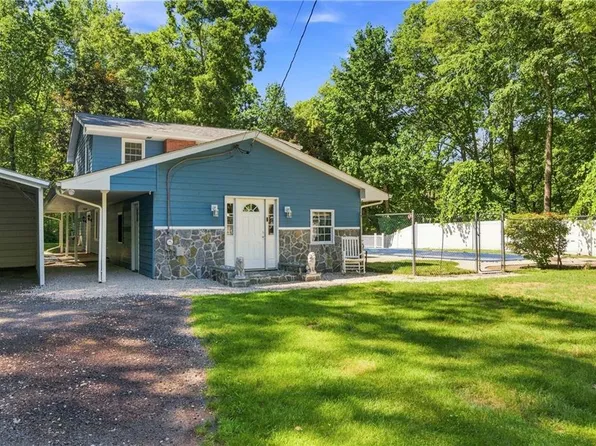 43 Franklin Rd, Scituate, RI 02825