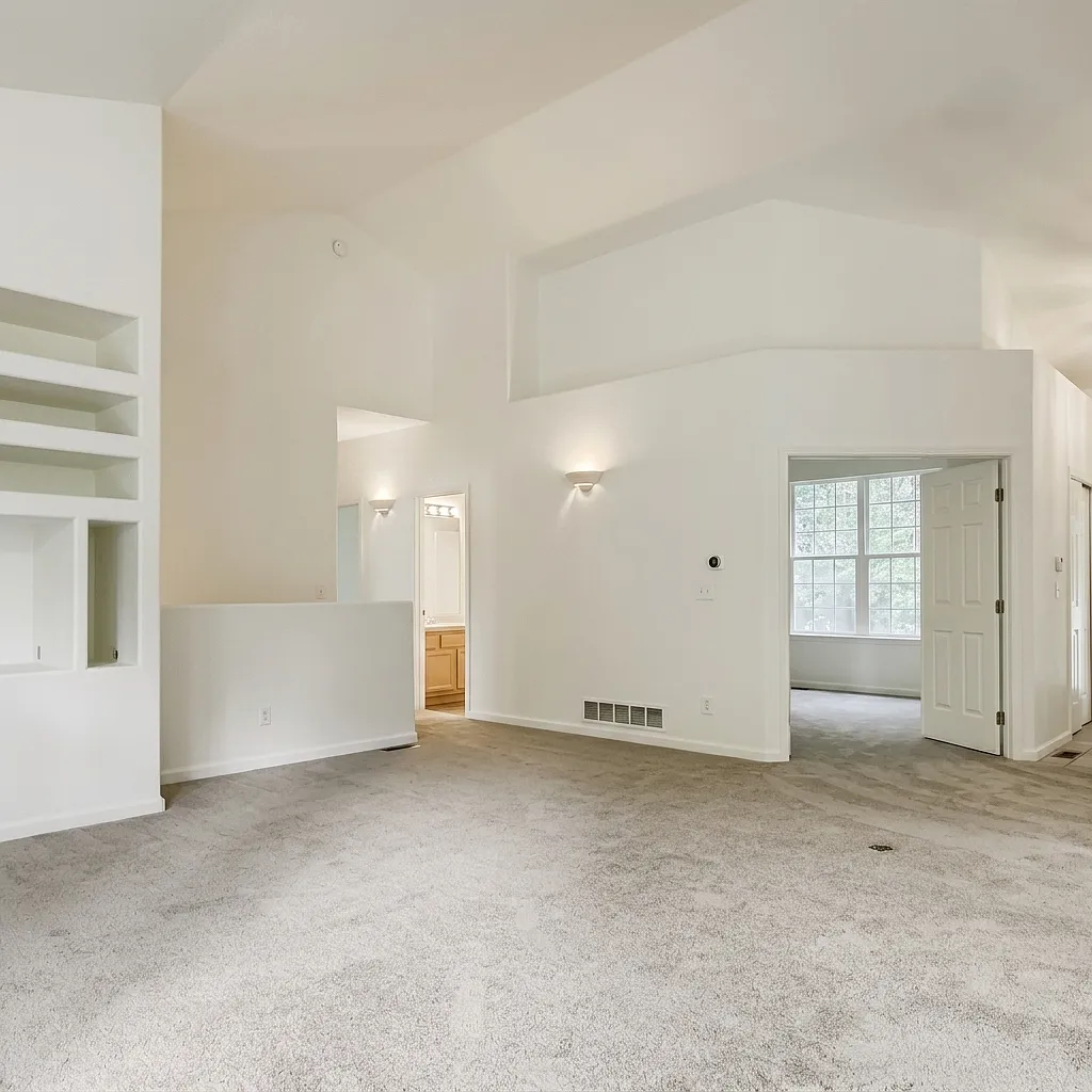 5 bed, 1765 sqft, $945 — Photo 2
