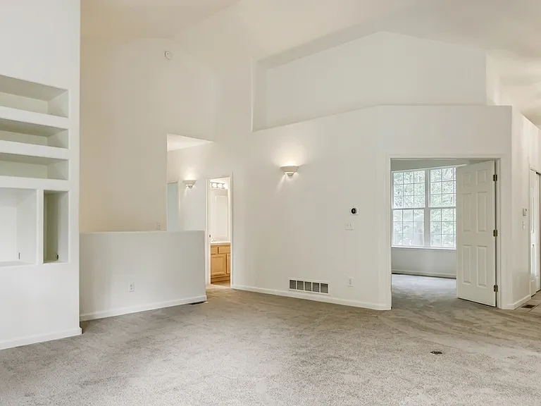 679 Allison St — Photo 2
