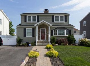 73 Robert St, Freeport, NY 11520