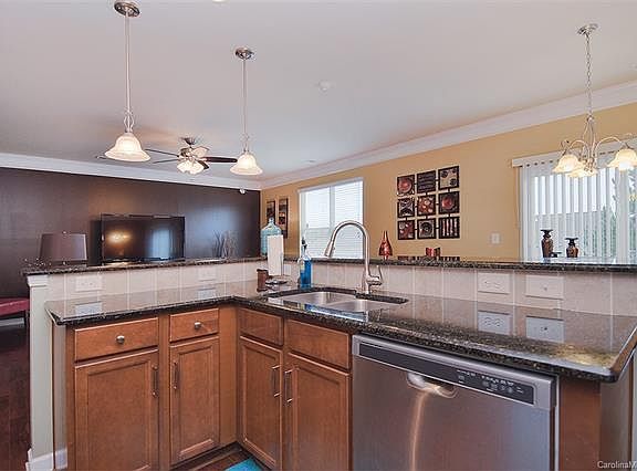 4th image of 729 Inwood Hill Dr