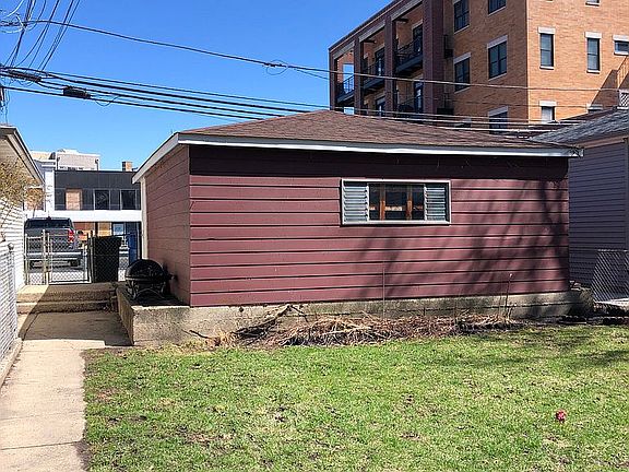 4th image of 4721 N Artesian Ave