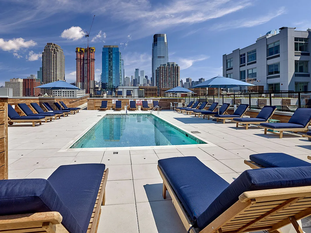 Lenox at 207 Van Vorst Street in Paulus Hook : Sales, Rentals