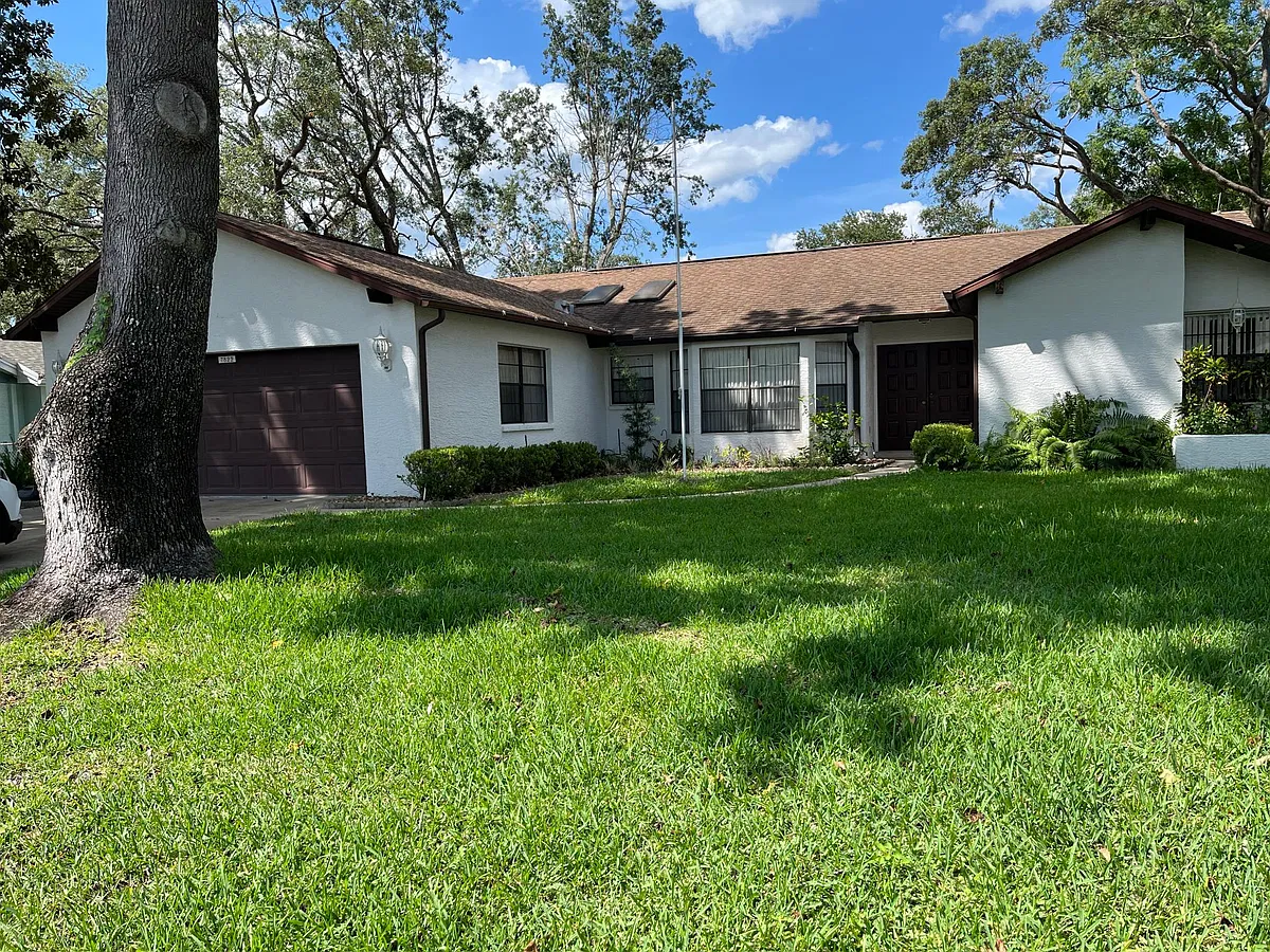 Building Photo - 7822 Holiday Dr